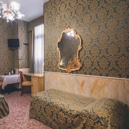 Al Malcanton فندق البندقية